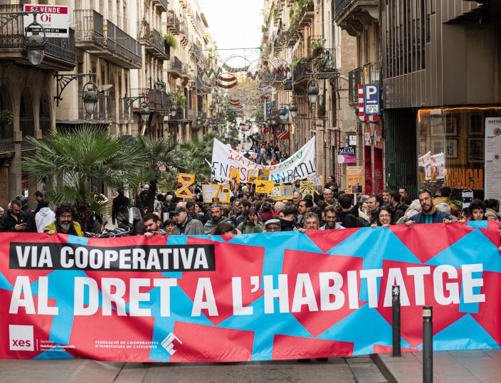 Mig miler de persones es reuneixen a Barcelona preparant el salt d’escala de l’habitatge cooperatiu